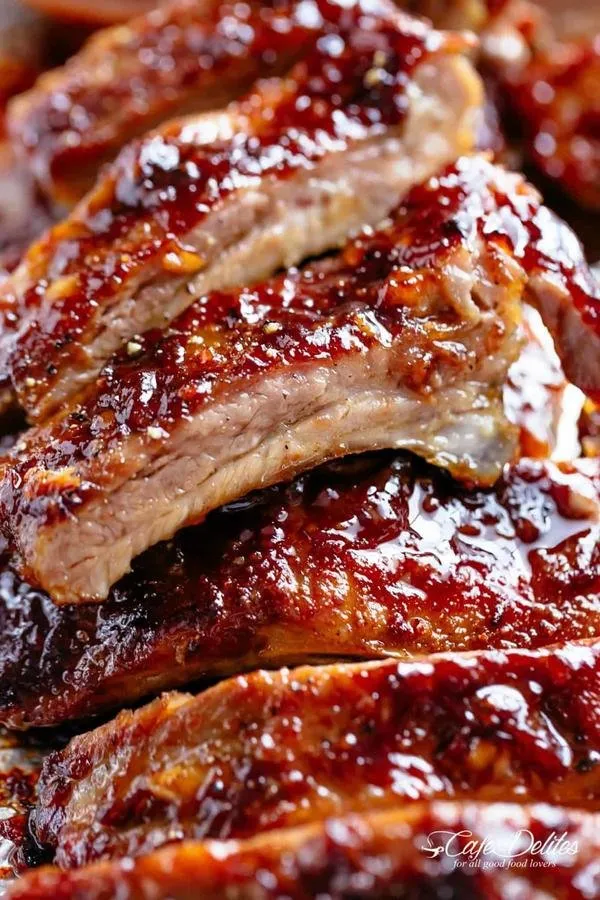 烤箱版美式BBQ的爆赞烤肋排 用料（4-6人份） A 腌制肋排： 材料 用量 肋排 2000g 大蒜粉 10g 洋葱粉 10g 辣椒粉 10g 盐